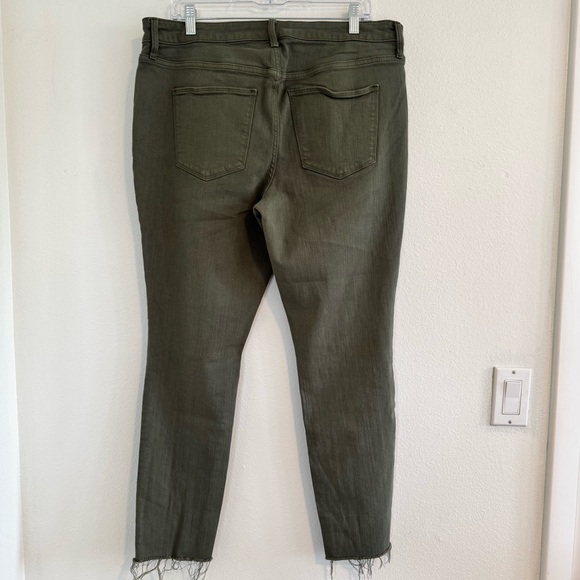 Universal Thread Olive Cropped Jeans Size 16W - Picture 5 of 12